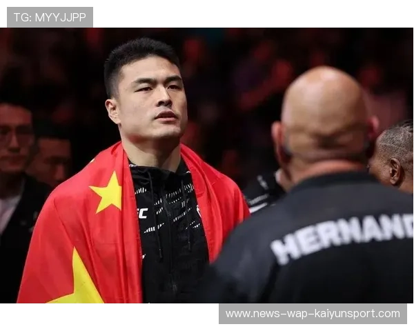 UFC卧倒后弃防反击惊艳全场