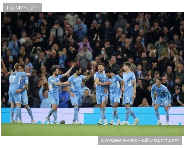 德布劳内长传直塞助攻福登，曼城前场掌控局势